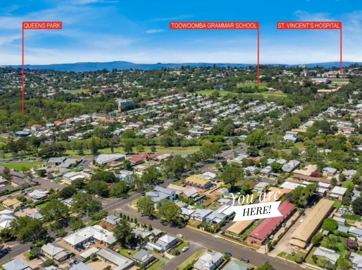 2 Bedroom 3 Bed Villa Inner City Toowoomba 0*,